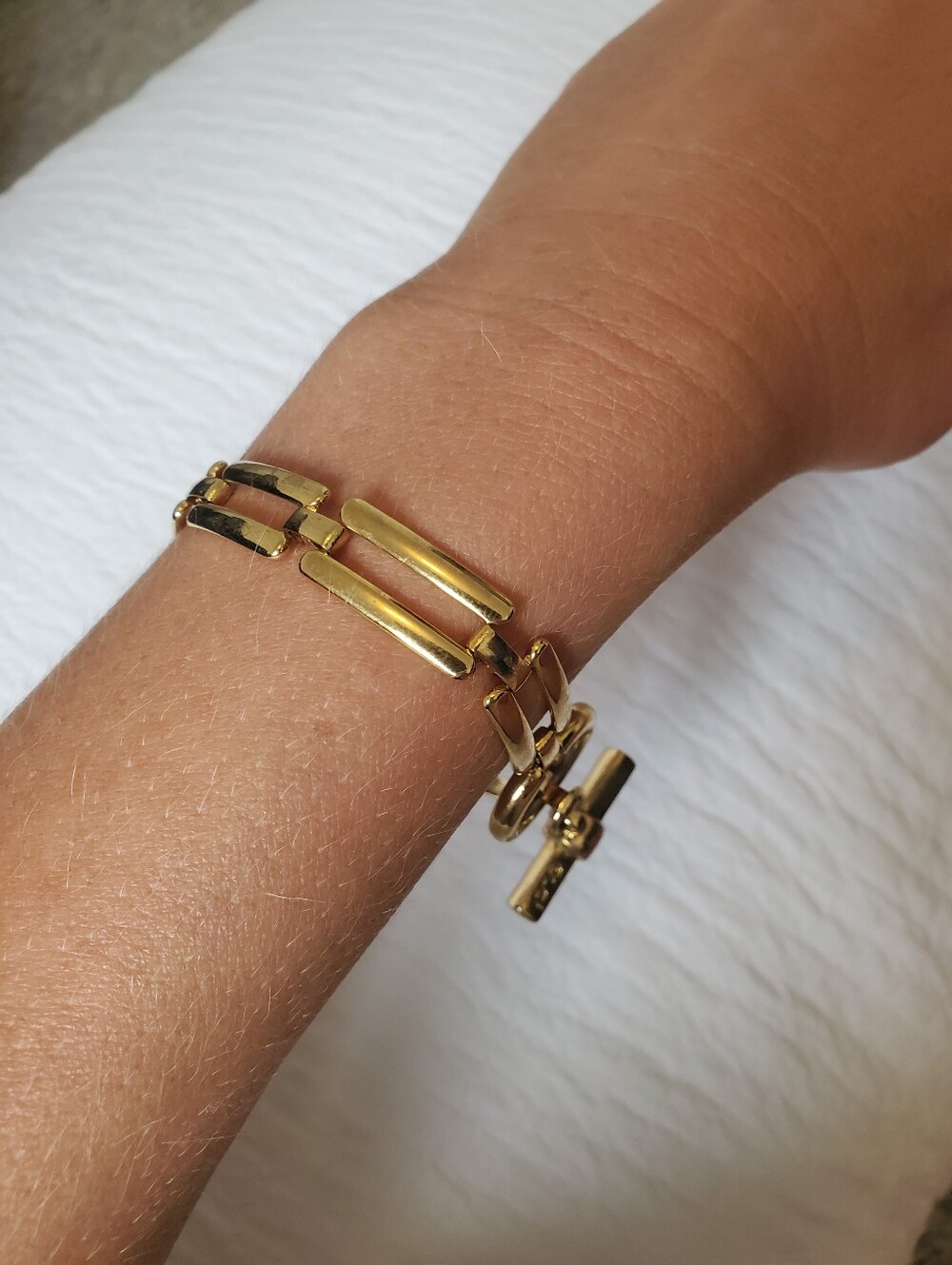 Vintage Liz Claiborne Gold Toggle Bracelet With Rectangular Links